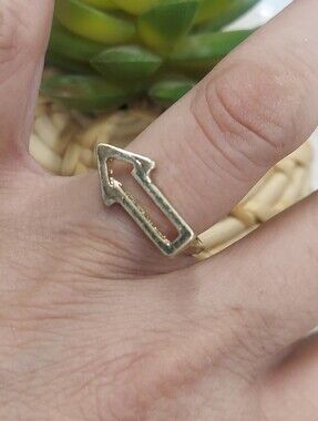 R094 Minimalist Gold Arrow Open Square Ring Womens Accessory